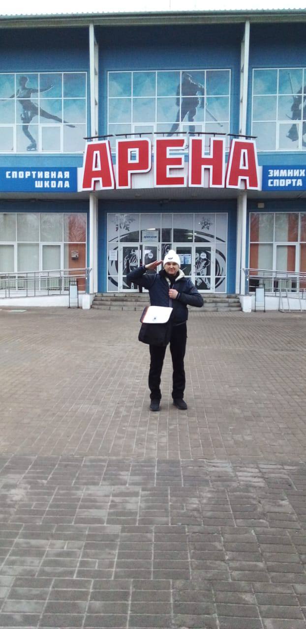 Курянин провел реанимацию в банке и спас мужчину до приезда скорой