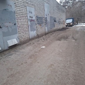 В Курске на территории ТП-768 по улице Комарова убрали бытовой мусор