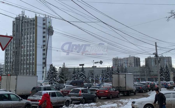 Курск замер в автомобильных пробках