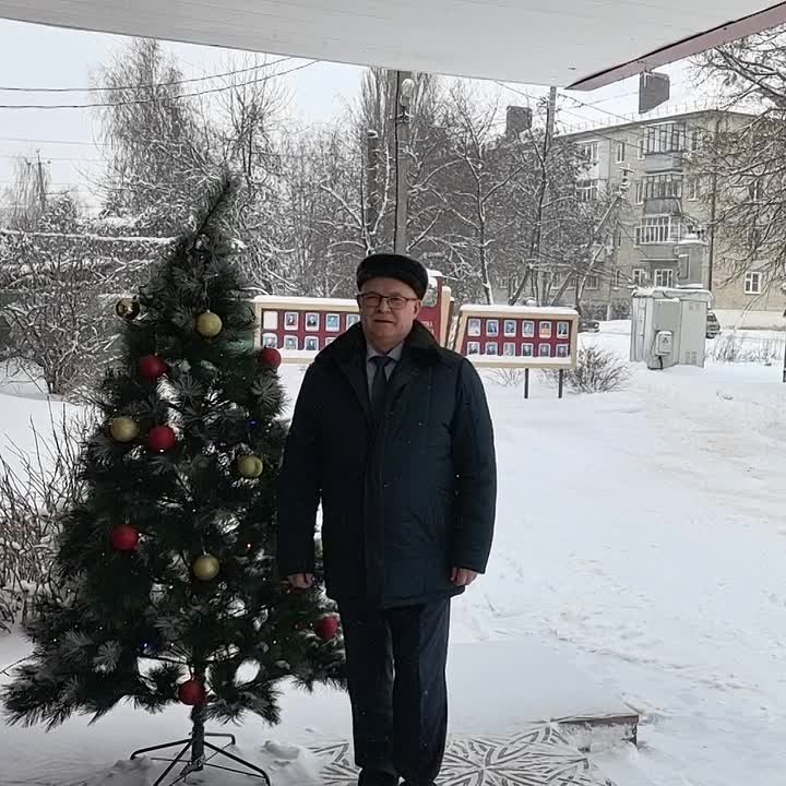 С глубоким уважением и искренней благодарностью за наш общий труд, за ваше терпение и сердечное тепло, с наилучшими пожеланиями — слово предоставляется Юрию Ивановичу Астахову