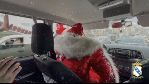 «Полицейский Дед Мороз» поздравил сотрудников органов внутренних дел с наступающим Новым годом