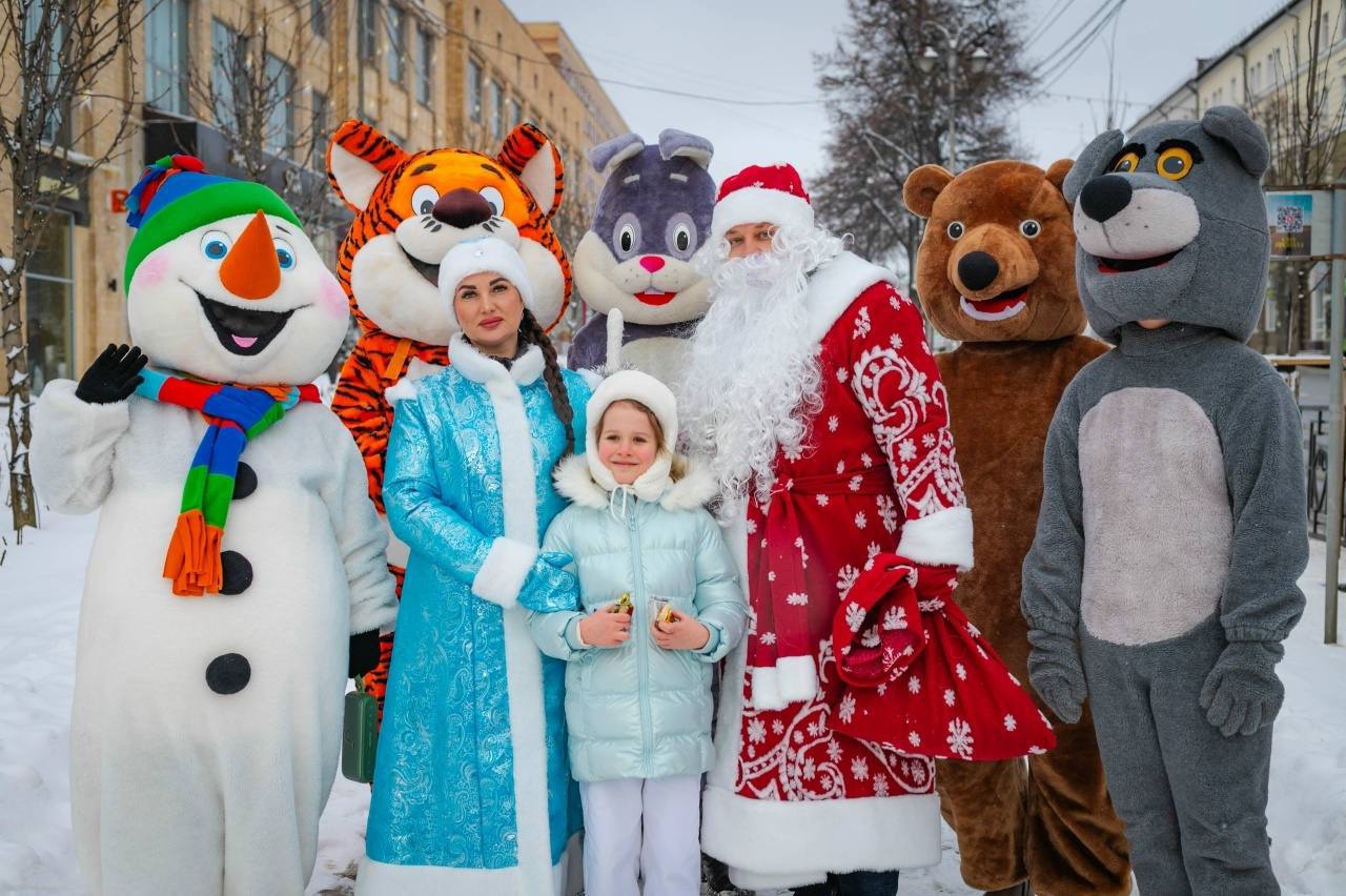 Уважаемые жители Суджанского района! Поздравляю вас с наступающим Новым годом!