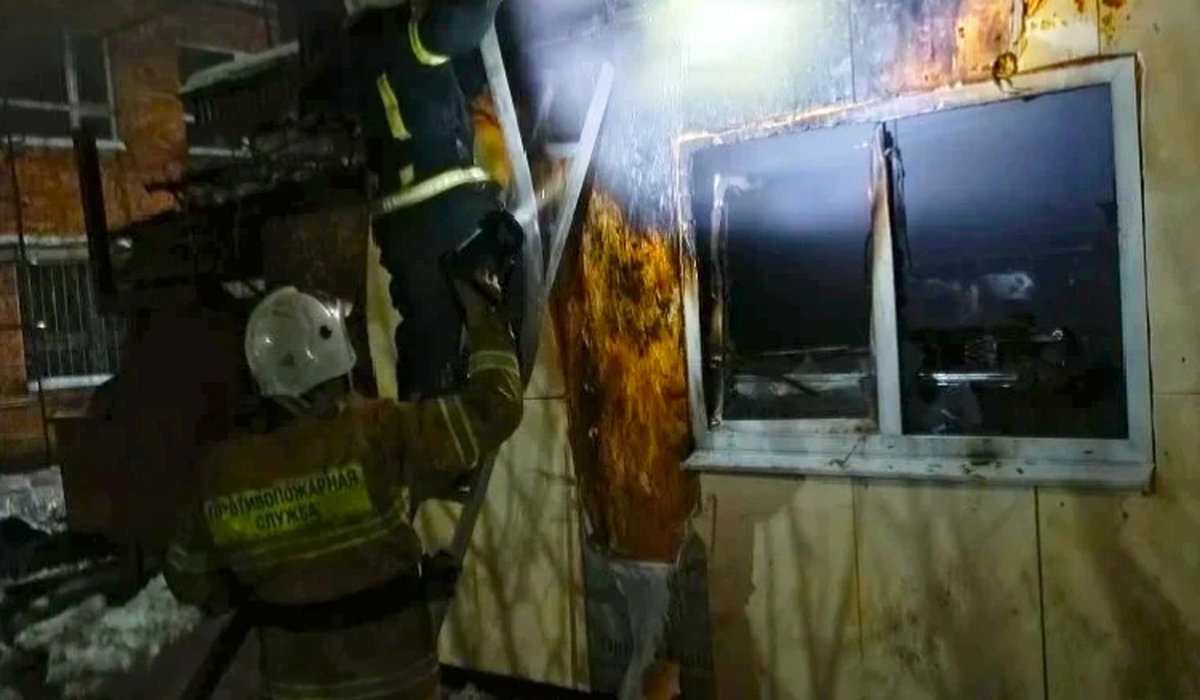 В Курской области из-за неисправной фритюрницы произошел пожар в кафе