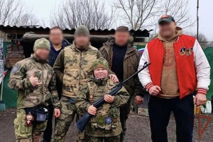 Сотрудники спецподразделения Росгвардии исполнили новогоднее желание мальчика из Курской области (видео)