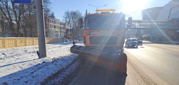 В Курске подрядчик очистил улицы Ломакина и Карла Маркса от снега после жалоб курян в соцсетях