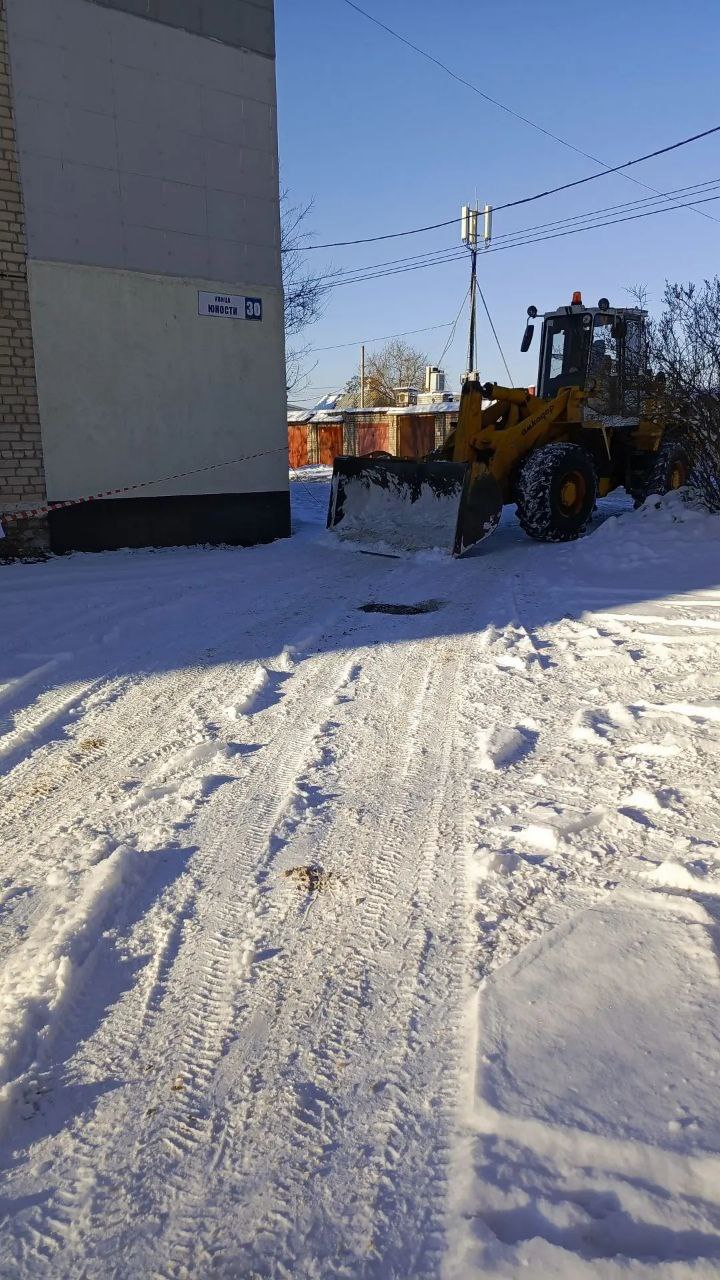 Продолжается уборка территорий от снега и мусора в Курске