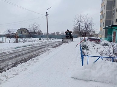 В Курске продолжают убирать снег
