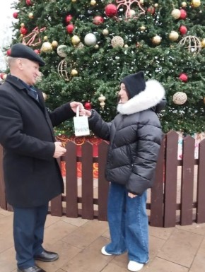 Глава поселка Теткино Сергей Викторович Призенко исполнил мечту маленькой девочки