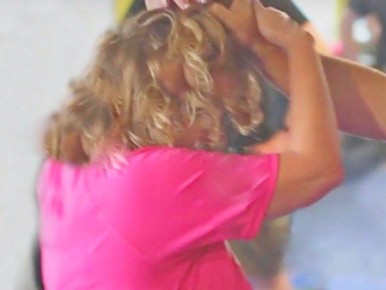 Схватила за волосы и оттолкнула: в Курске женщина напала на бывшую девушку сына