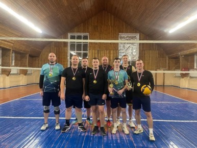 Михаил Игнатов: В воскресенье завершился волейбольный турнир на кубок Администрации Черемисиновского района, который традиционно проводится в спортивном зале Черемисиновской ДЮСШ более 20 лет