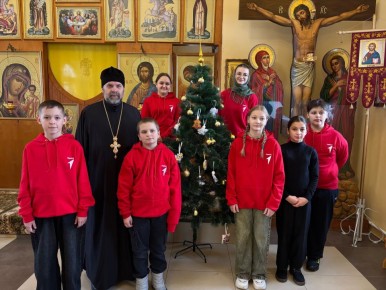 В преддверии самого светлого и душевного праздника активисты Движения Первых Курбакинской школы решили внести свою лепту в создание теплой атмосферы Рождества Христова