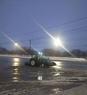 В Курске на протяжении дня проходила масштабная уборка снега, сообщили в комитете ЖКХ