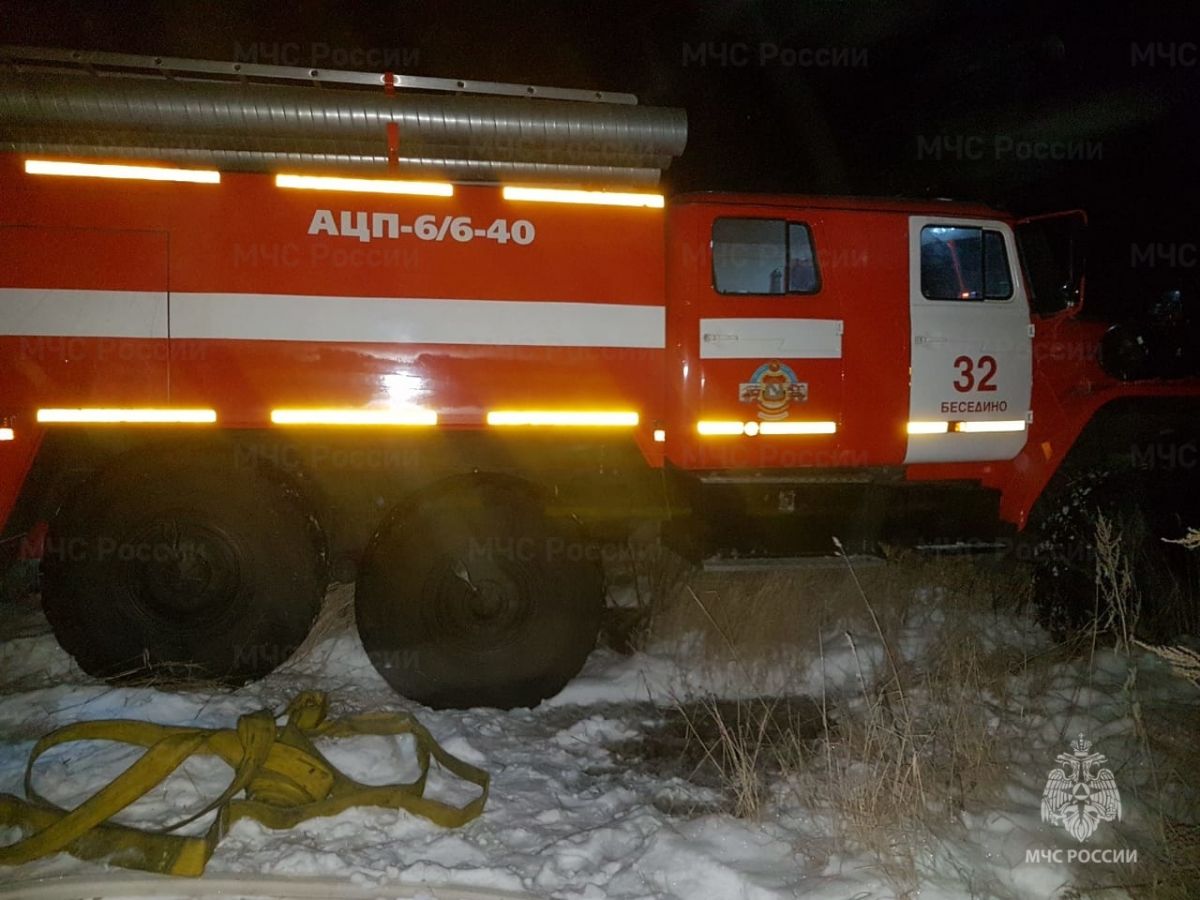 Восемнадцать человек тушили пожар в доме в Курском районе