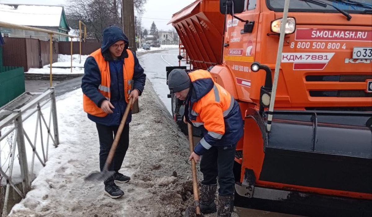 В Курске продолжается уборка города после снегопада