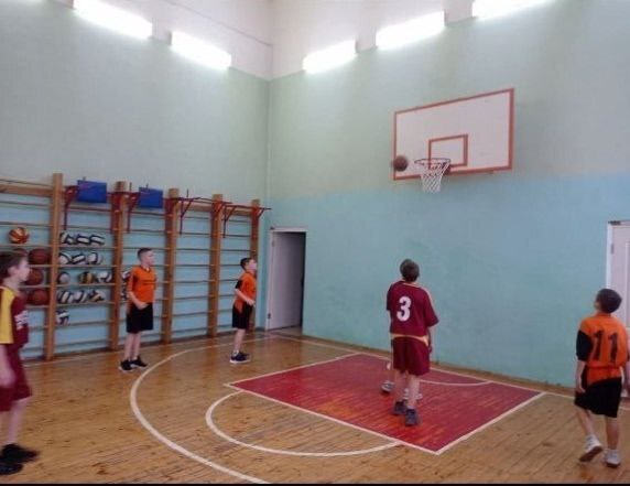 Традиция проводить баскетбольные турниры в новогодние праздники прочно