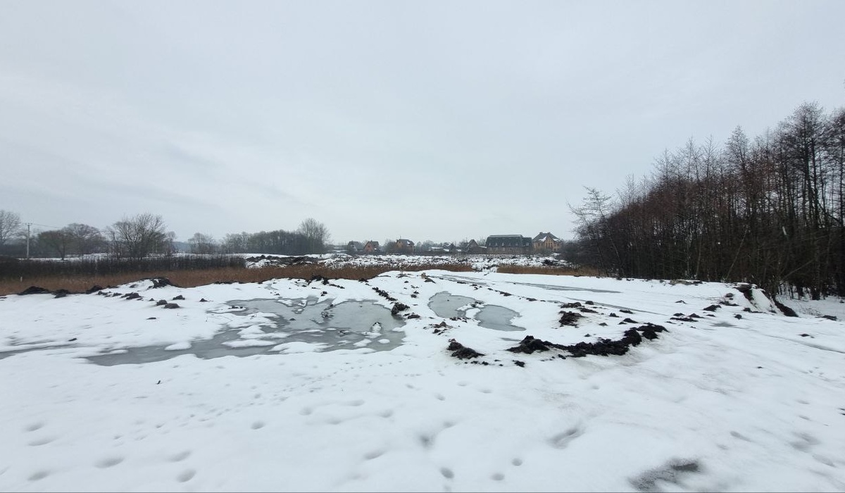 В Курске обнаружили несанкционированную свалку у моста на проспекте Булатова