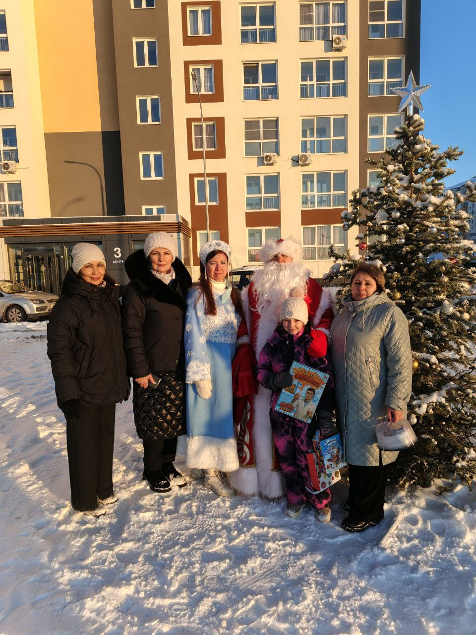 Нина Голубева: В преддверии Нового года я сняла с партийной «Елки желаний» регионального отделения «Единой России» шар с пожеланием Софии из Хомутовского района