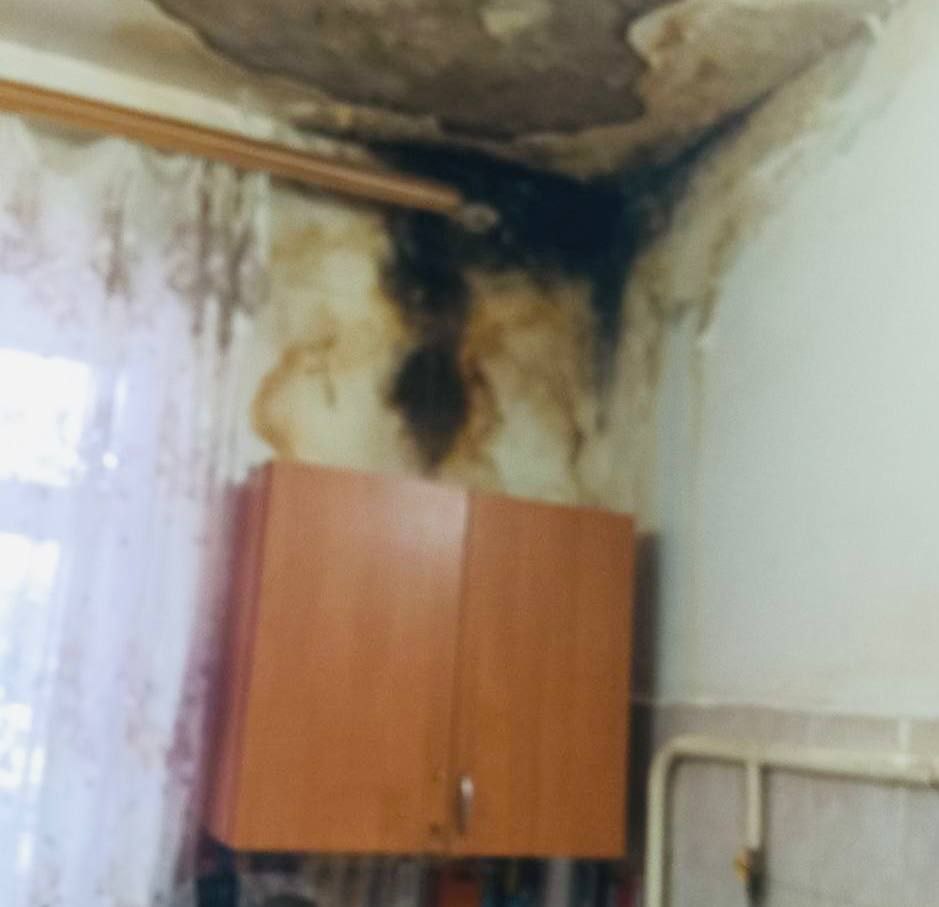 В Курске на Литовской в доме обрушился потолок из-за протекания