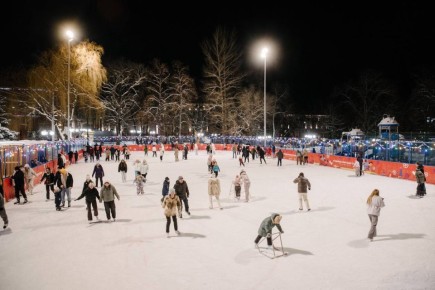 ВСТРЕТИМСЯ НА КАТКЕ!. С субботы ледовые катки проекта «Губернаторские ёлки» в Парке пионеров, около СКК на улице Энгельса, 140б и на проспекте Дериглазова, 1б работают по расписанию с 12:00-22:00! Приходите!