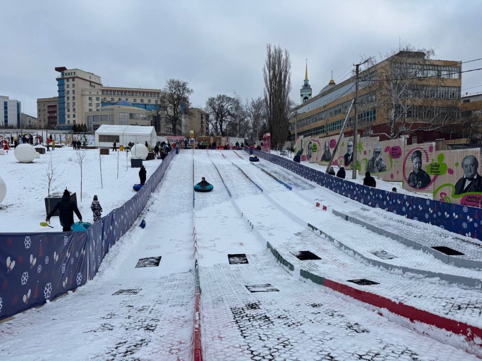 Тюбинговая горка на Полугоре в Курске снова работает