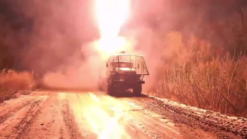 Расчет РСЗО БМ-21 «Град» Тульских десантников уничтожил скопление пехоты ВСУ в опорном пункте в Сумской области