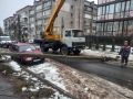 В Курске спасатели сообщили подробности о падении дерева и столба на автомобиль
