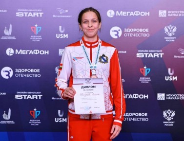 Бронзовая медаль юниорского первенства России у фехтовальщицы из Курска Златы Шатуновой