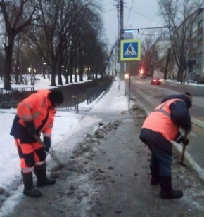 В Курске на дорогах работает 67 единиц снегоуборочной техники, сообщили в комитете ЖКХ