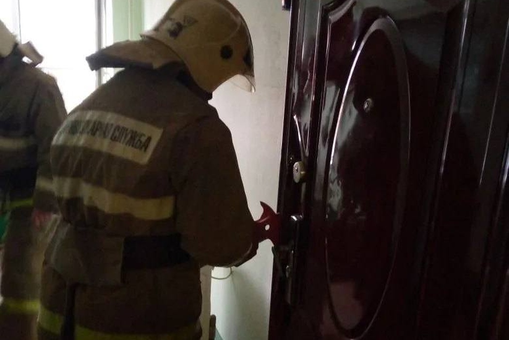 Пожарные в Рыльске Курской области спасли пожилого мужчину, запертого в квартире