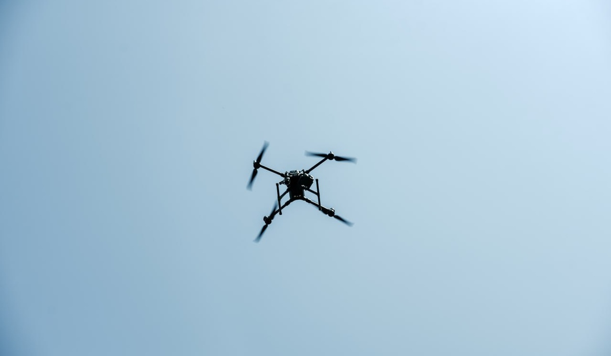 Над Хомутовским районом Курской области замечены вражеские дроны