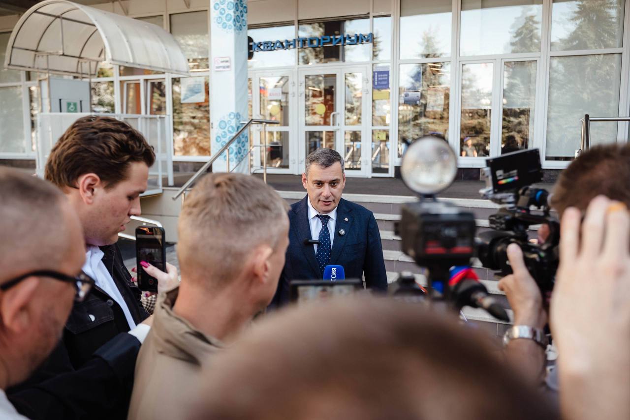 Александр Хинштейн поздравил курских журналистов с профессиональным праздником