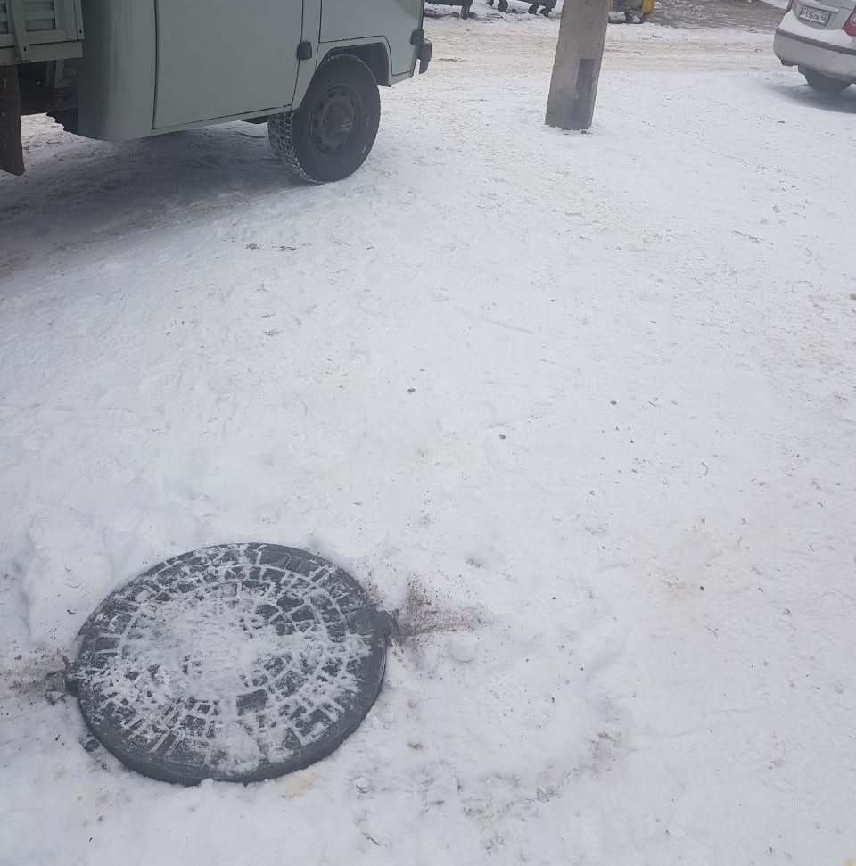 В Курске на Серегина восстановили сломанную крышку люка