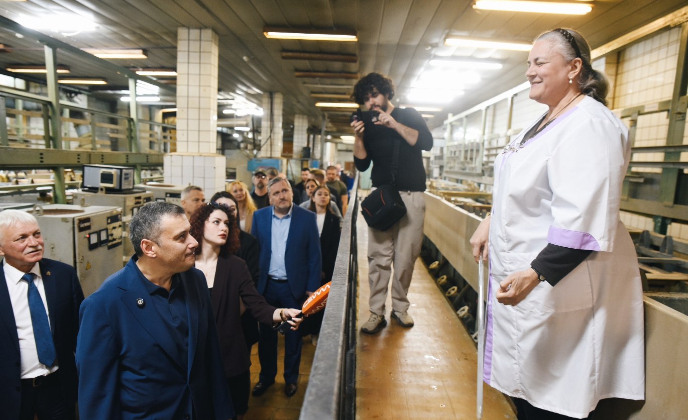 Поздравляем тех, кто всегда на информационной передовой ! День российской печати по традиции отмечают все представители СМИ – журналисты, операторы, фотографы, редакторы, монтажёры, корректоры, пресс-секретари и не только