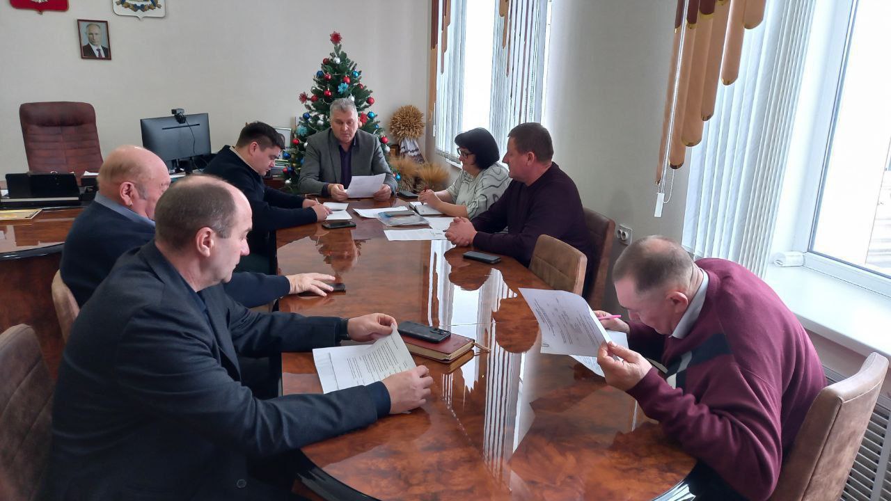 Николай Волобуев: Сегодня провёл первое рабочее совещание в этом году, на совещании присутствовали начальник Беловского РЭС Ивашов Александр Алексеевич, директор МУП "ЖКХ" Свиридов Анатолий Андреевич, заместители главы...