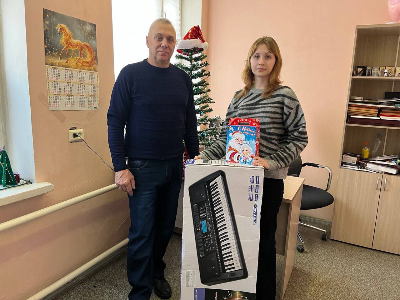 Павел Золотарев: Дорогие друзья ! . Очень приятно исполнять детские мечты! Каждый раз, когда я участвую в благотворительной акции «Ёлка желаний», сердце наполняется теплом и радостью от осознания того, что могу сделать...