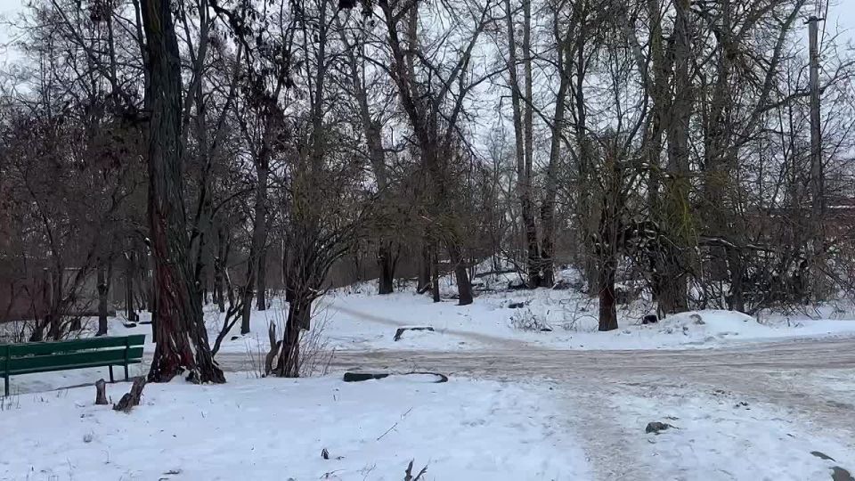 Евгений Маслов: Всех приветствую, друзья! В социальных сетях поступали жалобы на то, что на перекрестке 1-го Промышленного переулка с улицами Юности и Родниковой в конце декабря прорвало канализацию