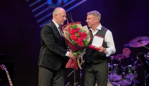 ������� ������ ���� ��������� ������� 65-����� � ����������