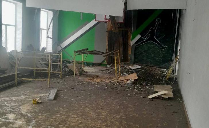 В Новокасторенской школе, где 2 года назад рухнул потолок, до сих пор не начат ремонт