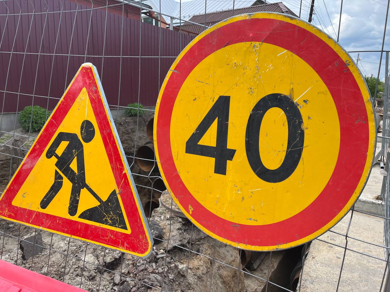 В Курске на улице Хуторской произошла авария на сетях холодного водоснабжения