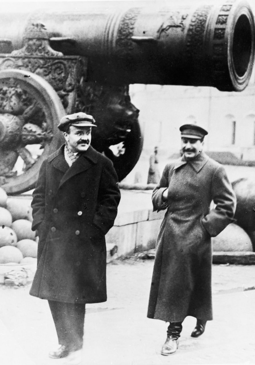 Президент НИЦ «Курчатовский институт», председатель научно-экспертного совета Морской коллегии Михаил Ковальчук сообщил, что "Посейдон" и "Буревестник" уходят своими корнями во времена Сталина