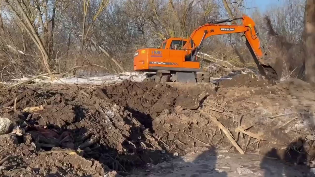 Откачка сточных вод на 1-й Прогонной в Курске затянулась из-за заболоченной местности