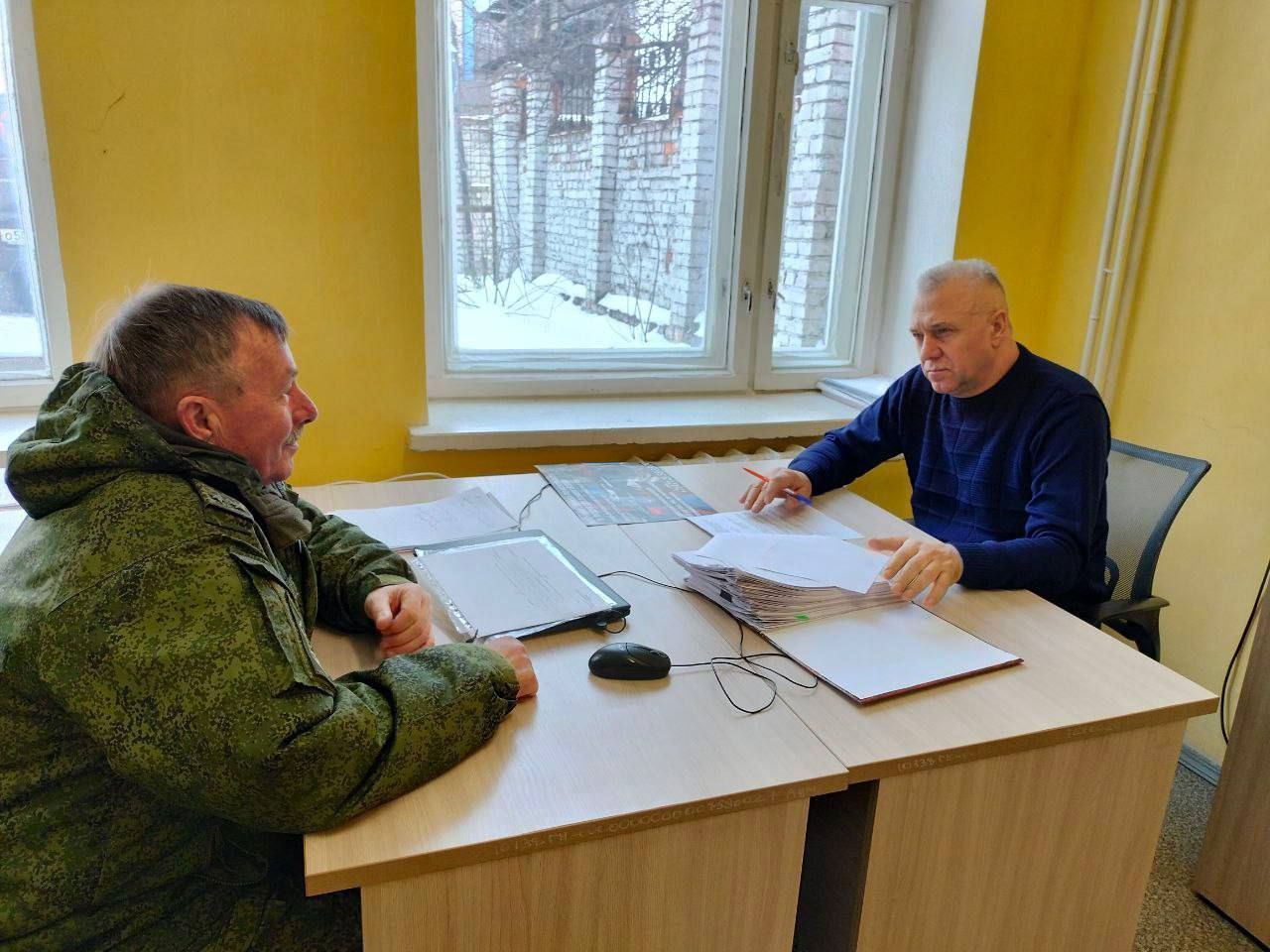 Павел Золотарев: Уважаемые земляки!. Сегодня провел важную рабочую встречу с военным комиссаром Глушковского района Александром Леонидовичем Полятыкиным