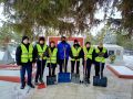 Тимуровцы Добровольческого отряда Кировской школы вместе с советником по воспитанию Владимиром Томоновым провели акцию по уборке снега!