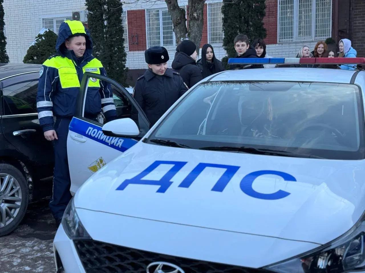 В Железногорске Курской области в рамках акции «Студенческий десант» прошло знакомство с полицейской службой