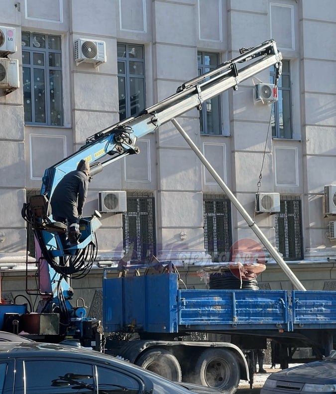 В мэрии Курска прокомментировали замену фонарных опор на улице Ленина