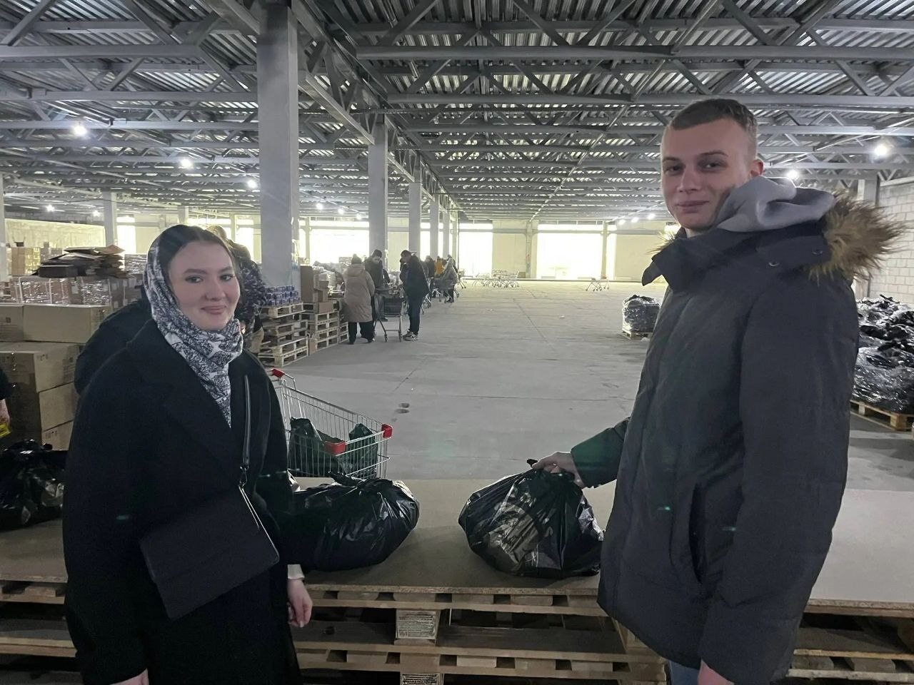 Сегодня, в рамках оказания всесторонней помощи и поддержки вынужденным переселенцам приграничных районов Курской области, сотрудники Министерства имущества Курской области приняли участие в работе по формированию продуктовых...