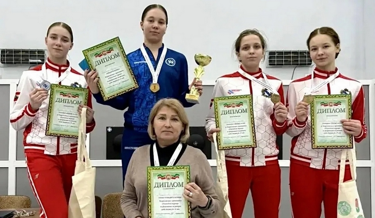 Курские рапиристки завоевали 3 медали на кадетском «Новогоднем турнире» в Казани