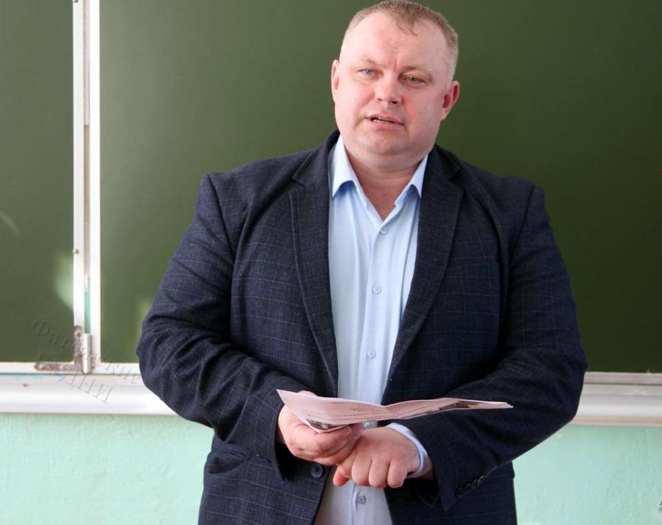 Сегодня свой день рождение отмечает начальник управления образования Фатежского района Евгений Выскребенцев