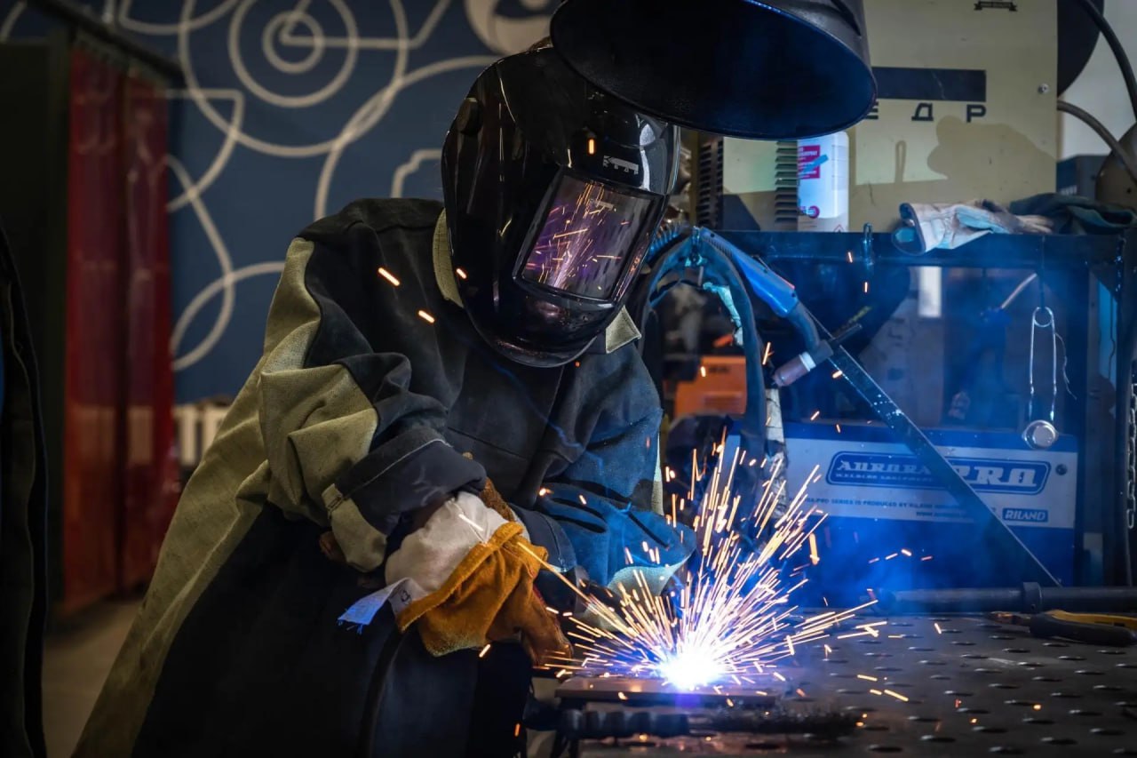 С 1 марта 2026 года вступят в силу изменения в Федеральный закон РФ, согласно которым заключение договора о целевом обучении будет давать абитуриентам приоритетное право при поступлении в колледжи и техникумы