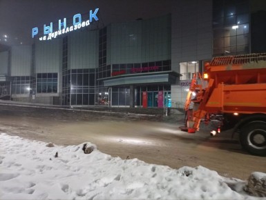 Городские коммунальные службы активизировали уборку снега